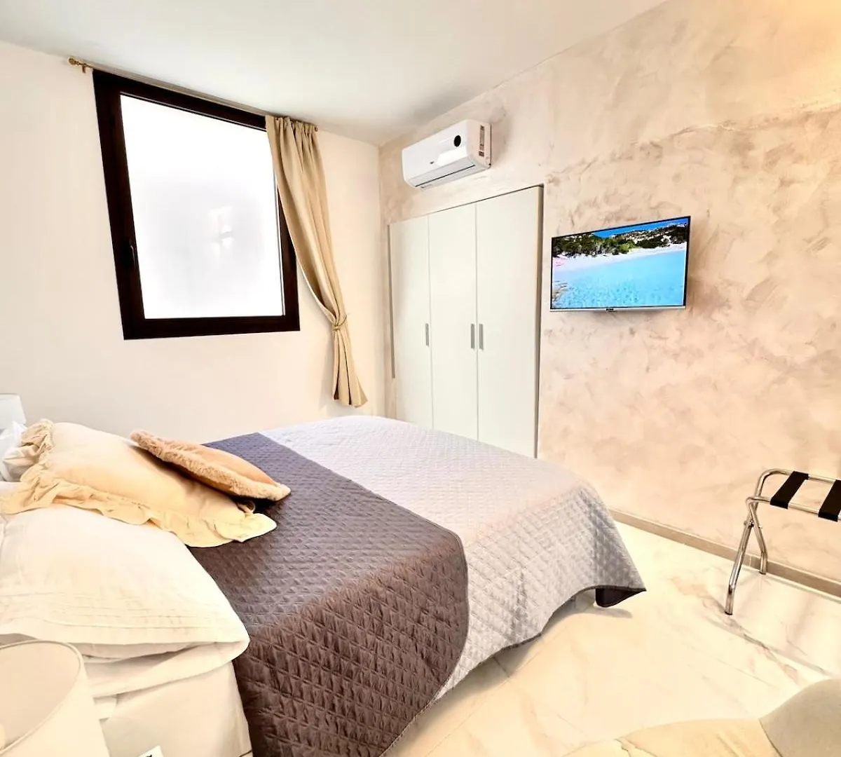 Luxury apartment sea view Olbia center